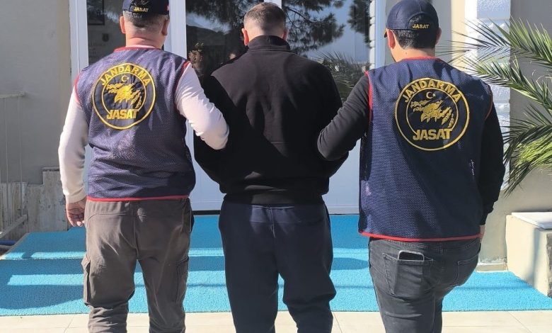 cesme jasattan operasyon 25 yil hapis cezasi bulunan sahis yakalandi 42f69a995ff3 |