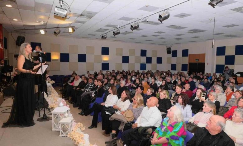 Çeşme TSM Korosu, 30. yılını unutulmaz bir konserle kutladı 1 cesme tsm korosu 30 yilini unutulmaz bir konserle kutladi 441dad8d7bcd |