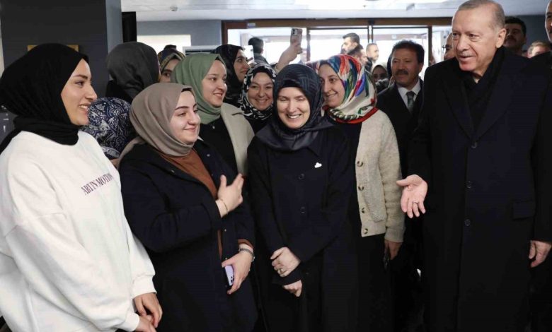 Cumhurbaşkanı Erdoğan, gençlerle bir araya geldi 1 cumhurbaskani erdogan genclerle bir araya geldi f5e791d7b308 |