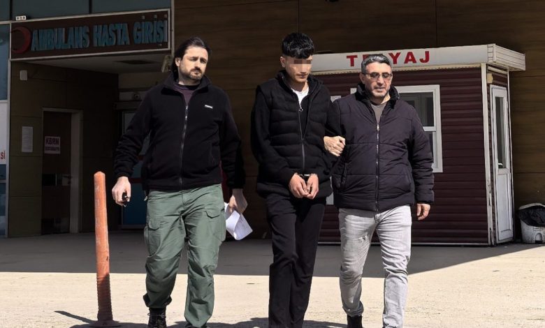 ’Dur’ ihtarına uymadı jandarmaya çarptı 1 dur ihtarina uymadi jandarmaya carpti 4cf8860225e5 |
