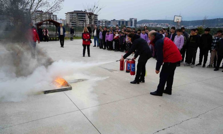 edremitte meb akub ekibinden okullarda afet ve yangin tatbikati 1fdf80600c07 |