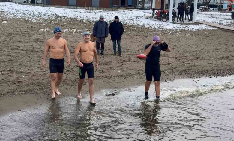 Eksi 3 derecede İznik Gölü’ne girdiler 1 eksi 3 derecede iznik golune girdiler 761f472b628a |