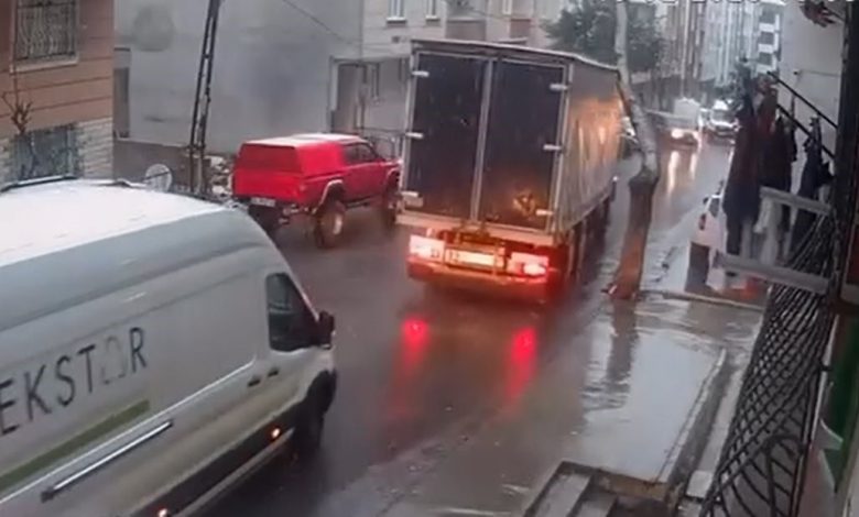 esenyurtta seyir halindeki kamyonet agaca carpti 67958a629cca |