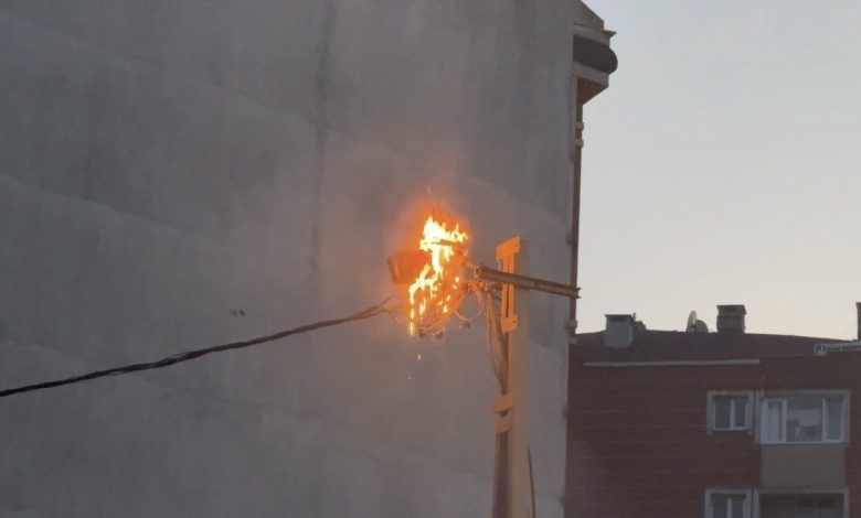 eyupsultanda elektrik kablolari alev alev yandi 14cb777ed432 |