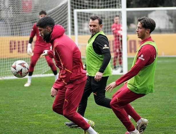Galatasaray, AZ Alkmaar maçı hazırlıklarına başladı 1 galatasaray az alkmaar maci hazirliklarina basladi b5d977956756 |