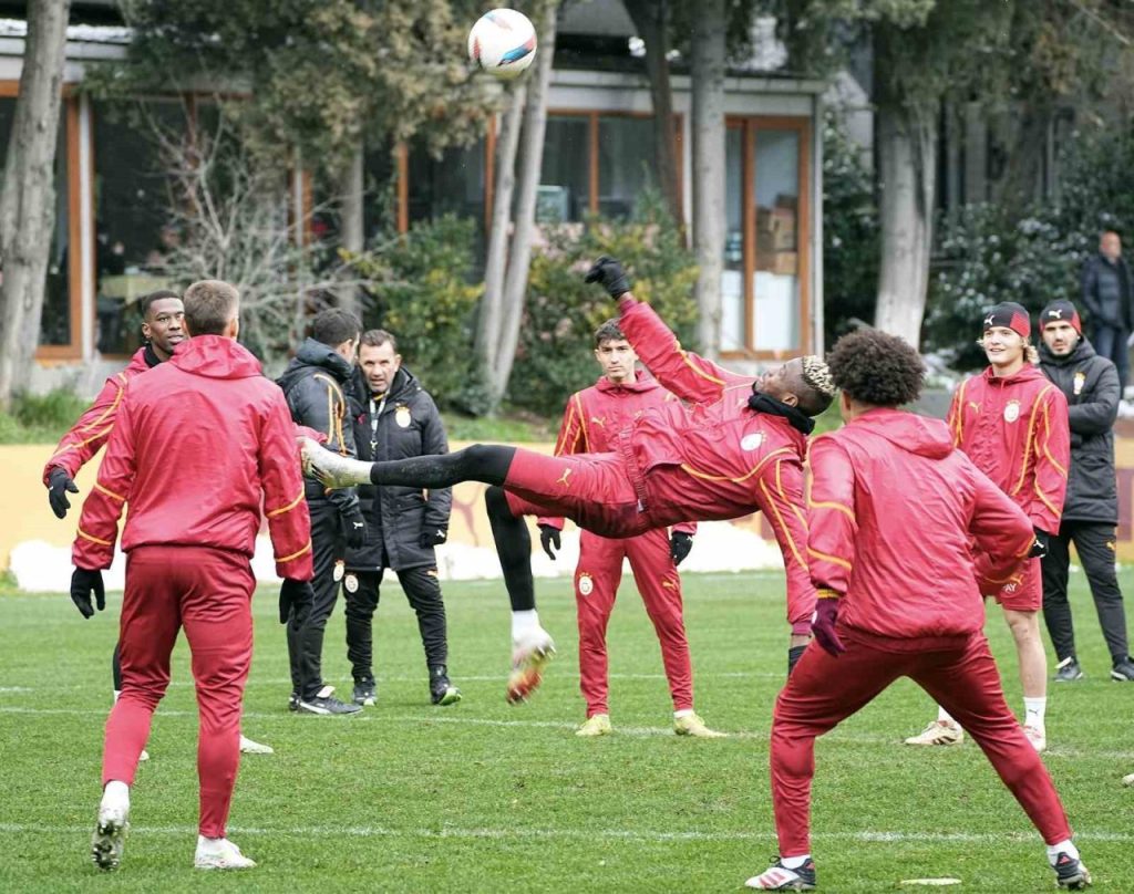 galatasaray fenerbahce derbisi hazirliklarini surdurdu 511cfecd209e |