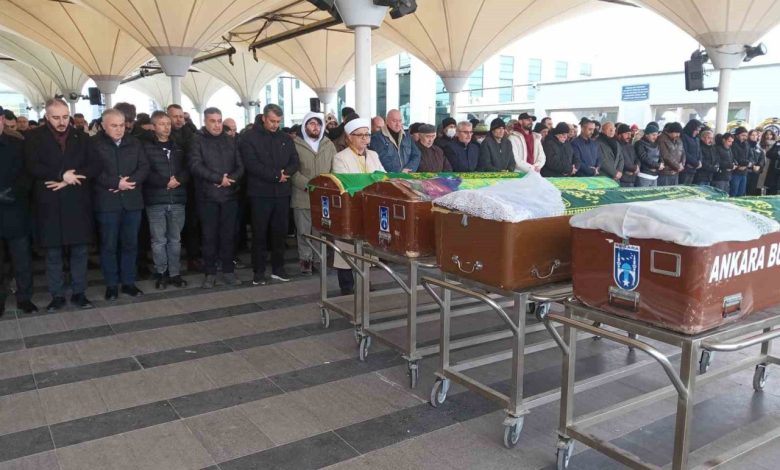 gecekondu yangininda olen yasli kadin son yolculuguna ugurlandi b1e817873022 |