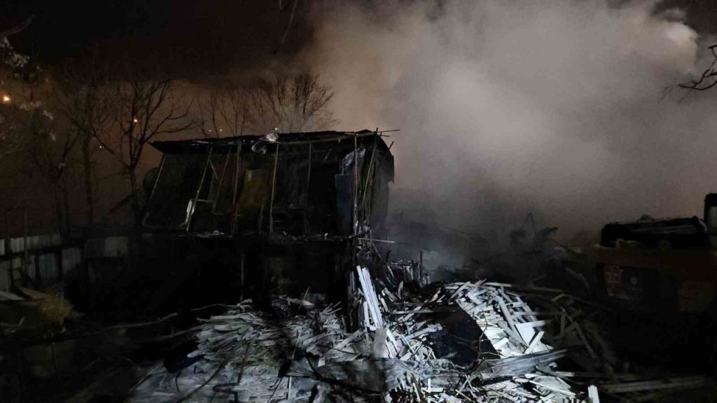 geri donusum tesisindeki yangin 6 saat sonra kontrol altina alindi 08f35703feba |