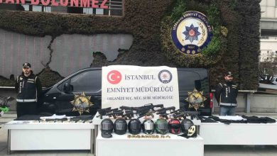 istanbulda cete operasyonlarinda ele gecirilen silahlar ve motosikletler sergilendi af031057fea6 |