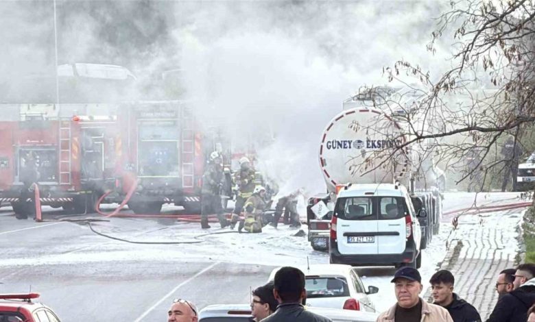 İzmir’de bitkisel yağ yüklü tanker alev aldı 1 izmirde bitkisel yag yuklu tanker alev aldi 75a2561cb367 |
