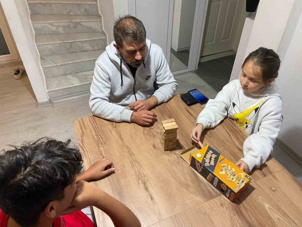 izmirde ekrandan uzaklasip ogretici aktiviteler yapan veliler cocuklarina ornek oluyor 665171576a32 |