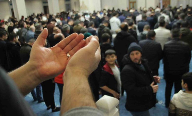 izmirde ilk teravih namazi kilindi 04c903a96f31 |