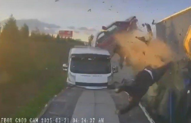 izmirde korkunc kaza kamerada 1 olu 1 agir yarali 5a6f8d7c511f |