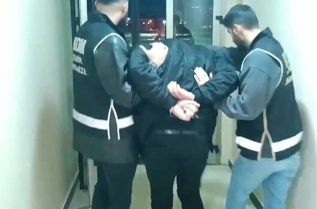 izmirde maydonoz donere feto operasyonu 50 gozalti 4421693f7801 |
