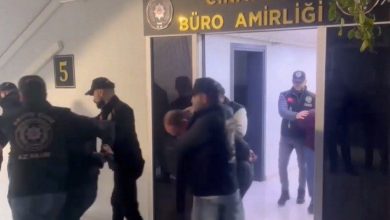 izmirde pazar yerinde cikan silahli kavgada 3 kisi tutuklandi 585d1b50593d |