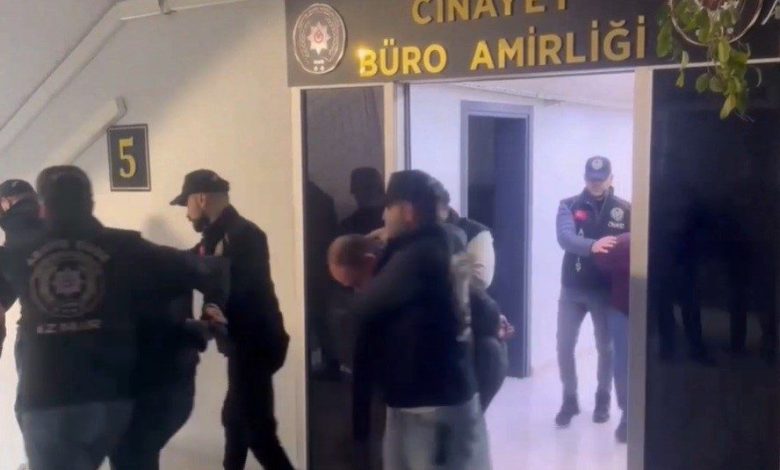 izmirde pazar yerinde cikan silahli kavgada 3 kisi tutuklandi 585d1b50593d |