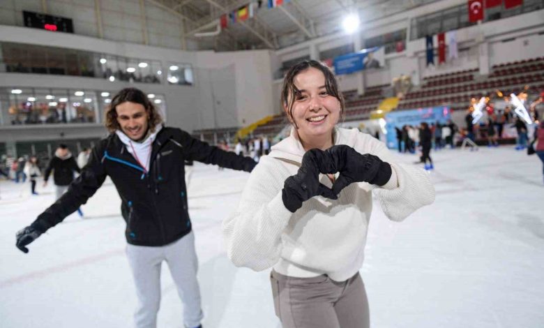 İzmirliler buz pistinde Sevgililer Gününü kutladı 1 izmirliler buz pistinde sevgililer gununu kutladi 192562dd916a |