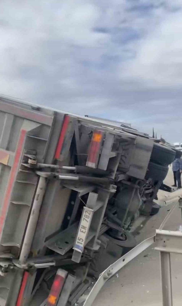 kamyon devrildi surucu yaralandi f69b70f38313 |