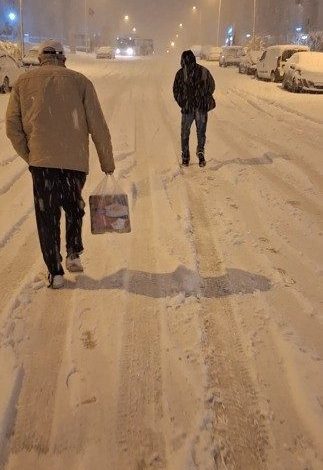Kar yağışına önlem alınmayan Etimesgut’ta vatandaşlar araçlarını terk etti 1 kar yagisina onlem alinmayan etimesgutta vatandaslar araclarini terk etti 16cf27e9c03e |