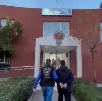 Kasten yaralama suçundan aranan şahıs tutuklandı 1 kasten yaralama sucundan aranan sahis tutuklandi fdfbfc9c5241 |