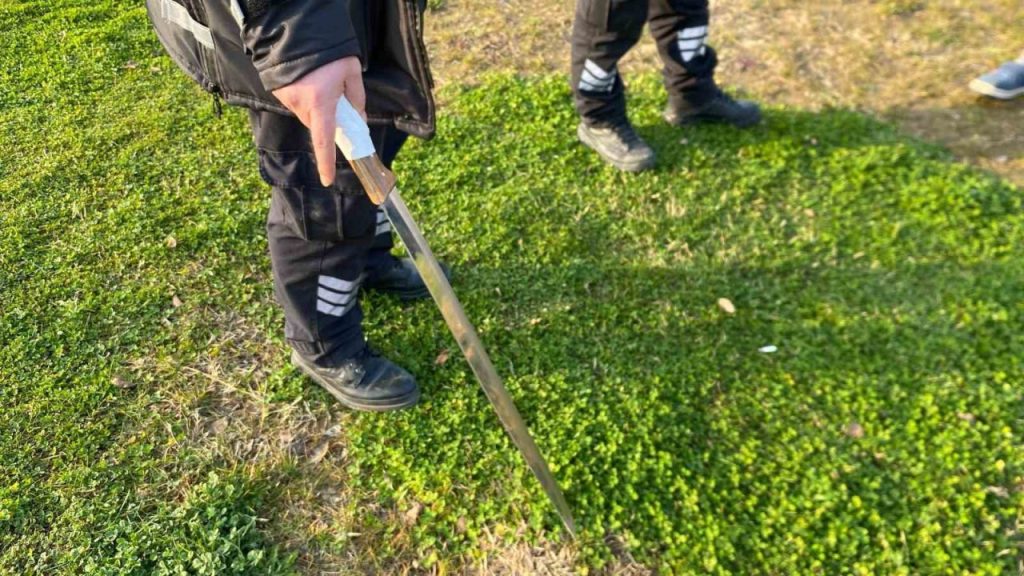 kavgayi ayiran guvenlik gorevlisi doner bicagiyla yaralandi 889550a5a21a |