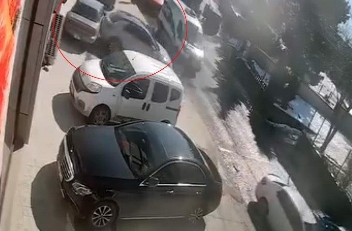Kayan araç park halindeki otomobillere çarptı: O anlar kamerada 1 kayan arac park halindeki otomobillere carpti o anlar kamerada 966eb6683cab |
