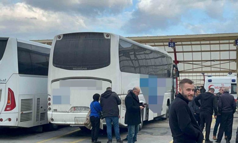 kilometrelerce herkes onu uyuyor sandi otobus mola verince oldugu anlasildi b07e954ae05a |