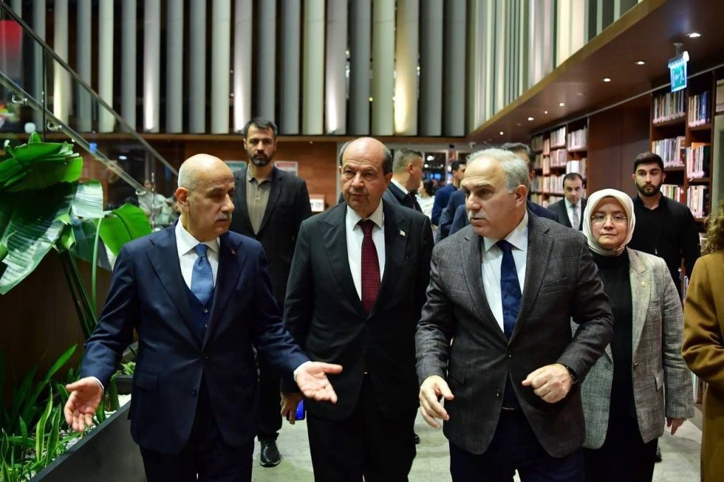 kktc cumhurbaskani ersin tatar fatih merkez kutuphanesini ziyaret etti a1ce06ad1d5c |