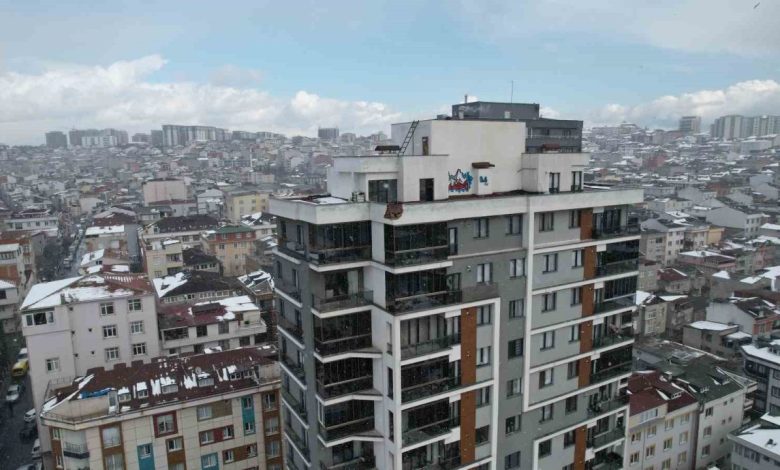 Küçükçekmece’de bir binanın çatısına yıldırım düştü: Kopan parçalar araçlara zarar verdi, 1 yaralı 1 kucukcekmecede bir binanin catisina yildirim dustu kopan parcalar araclara zarar verdi 1 yarali 4820e366eb88 |
