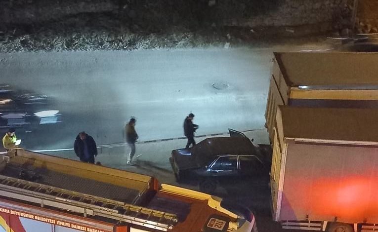 Otomobil park halindeki kamyona çarptı: 1 yaralı 1 otomobil park halindeki kamyona carpti 1 yarali 3c4f0a9acac8 |