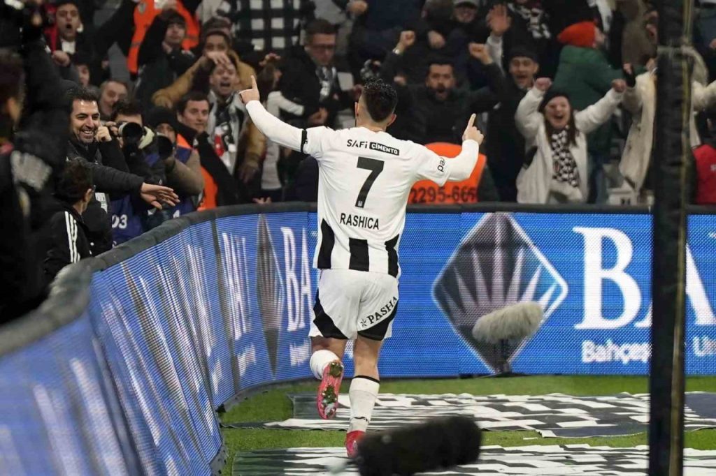 rashica ligdeki 2 golunu trabzonspora atti 0e65a47f4b39 |