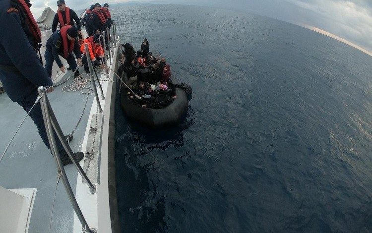 sahil guvenlikten gocmen mesaisi 70i karaya cikartildi 53614eb12f4a |