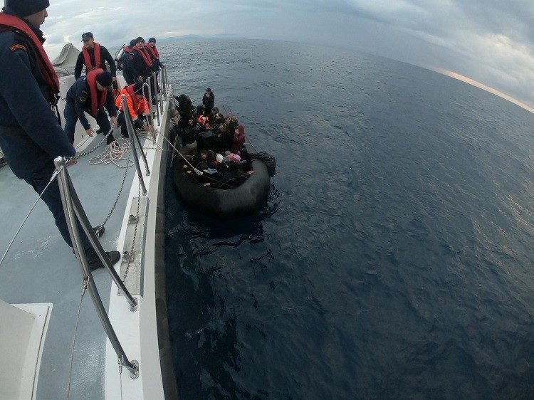 sahil guvenlikten gocmen mesaisi 70i karaya cikartildi 53614eb12f4a |