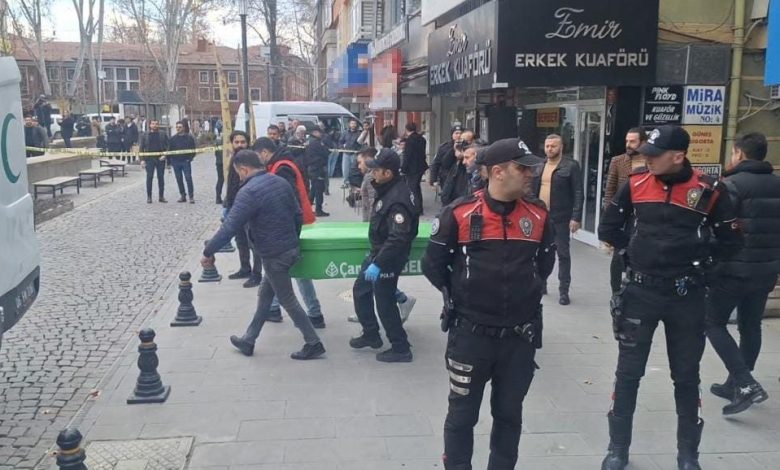 Sendika genel sekreterini vurduktan sonra intihara kalkışan şube başkanı ağır yaralandı 1 sendika genel sekreterini vurduktan sonra intihara kalkisan sube baskani agir yaralandi 6b743d7efe1c |