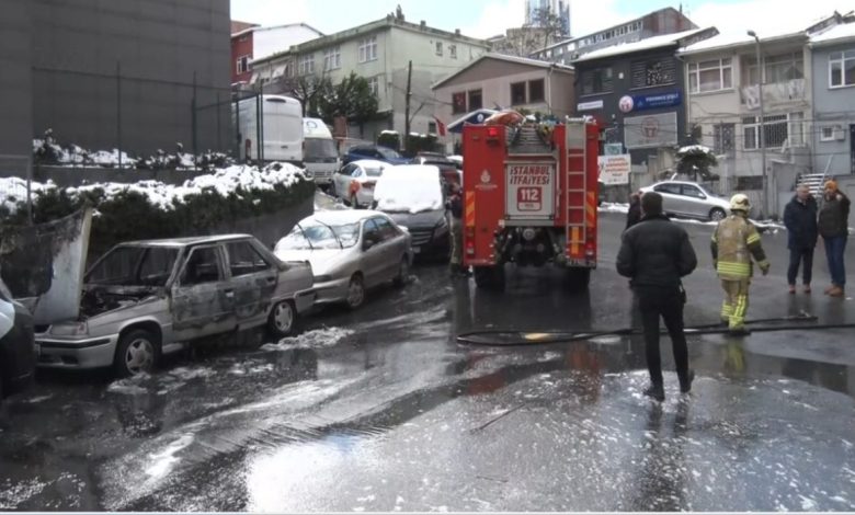 Şişli’de alev alev yanan otomobile yangın söndürme tüpüyle müdahale kamerada 1 sislide alev alev yanan otomobile yangin sondurme tupuyle mudahale kamerada 517cb797c0fd |