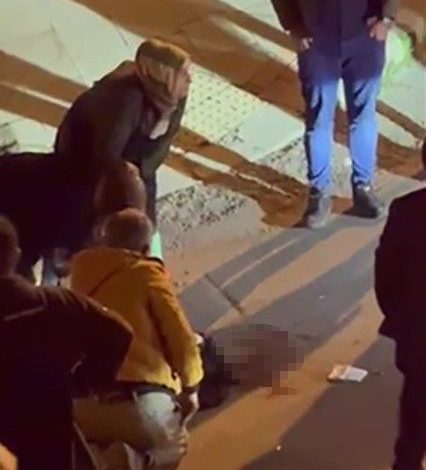 sokak ortasinda eski esini bicakladi 25d9e293b6a7 |