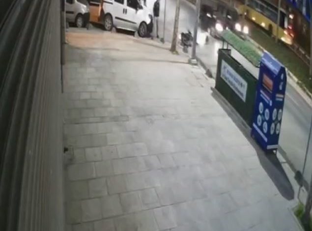 sultangazide feci kaza kamerada motosikletliye carparak kacti 56afffb2c2f8 |