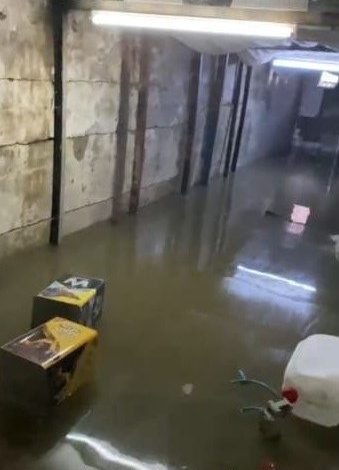 Sultangazi’de yağış sonrası rögar taştı, bir iş yeri atık suların altında kaldı 1 sultangazide yagis sonrasi rogar tasti bir is yeri atik sularin altinda kaldi 58c1cbf4efd4 |