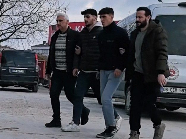 taciz suphelisini alikoyup iskence yapan 4 kisi adliyeye sevk edildi b817fd3fd30e |