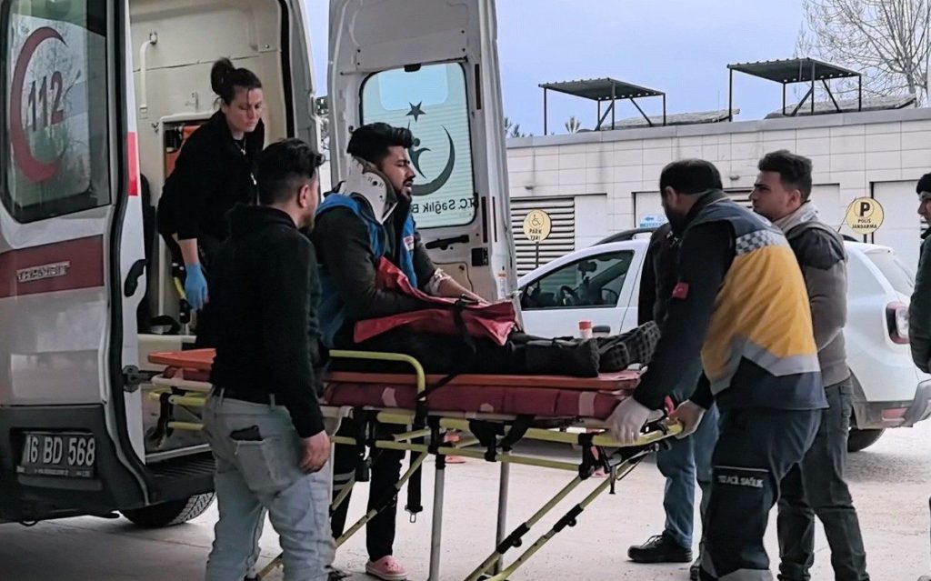 tadilat icin ciktigi catidan duserek yaralandi 689b9d4c69e7 |