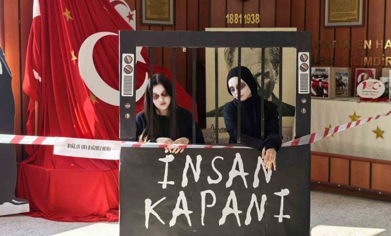 Teknoloji bağımlılığına canlı mankenlerle dikkat çektiler 1 teknoloji bagimliligina canli mankenlerle dikkat cektiler 4c4b1629e2db |