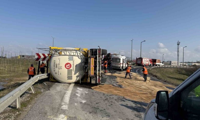TEM’de tanker devrildi: 1 yaralı 1 temde tanker devrildi 1 yarali 7b16f8790243 |