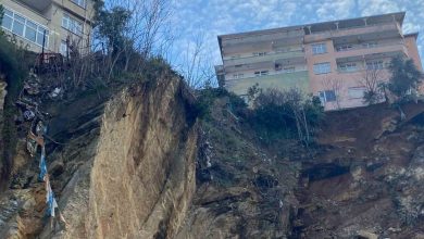 uskudarda toprak kaymasi 2 bina bosaltildi e9b6fa6c6b32 |