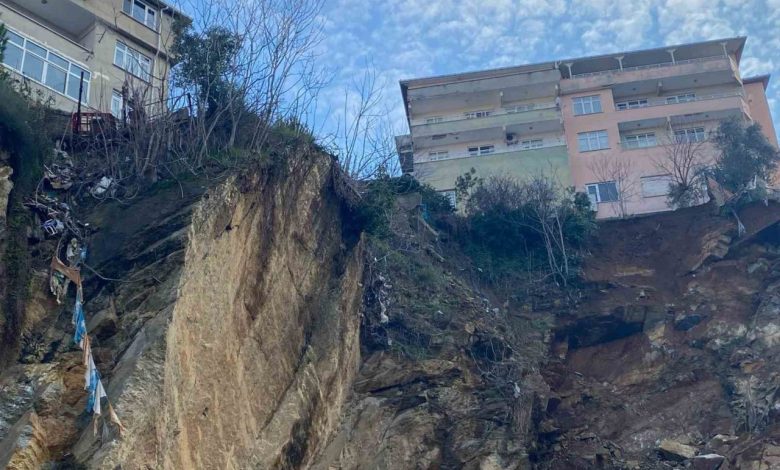 Üsküdar’da toprak kayması: 2 bina boşaltıldı 1 uskudarda toprak kaymasi 2 bina bosaltildi e9b6fa6c6b32 |