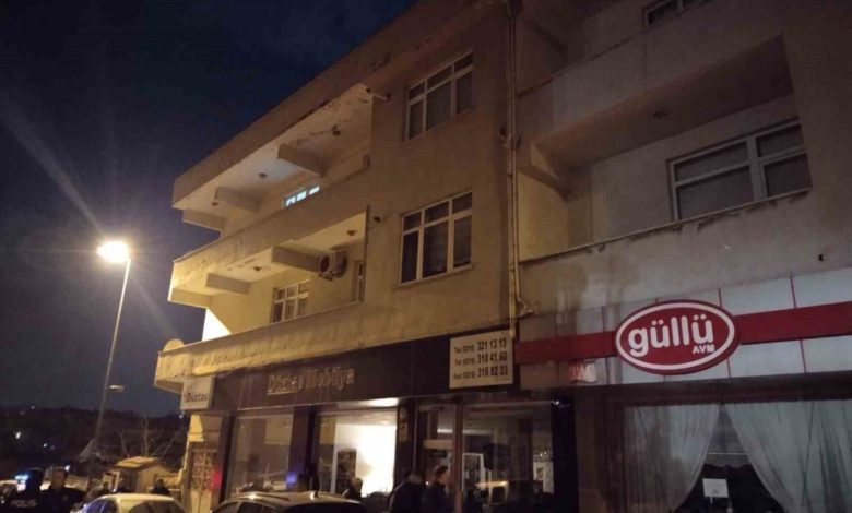 uskudarda toprak kaymasi nedeniyle 2 bina bosaltildi 74d738d8d631 |