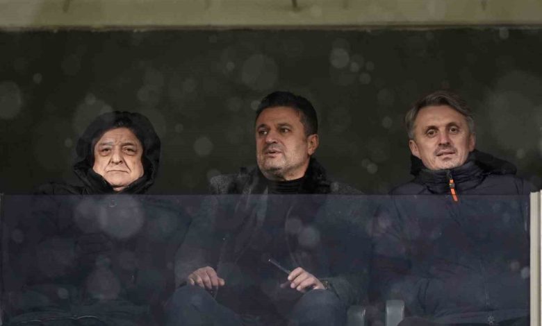 Yılmaz Vural, Bülent Uygun ve Orhan Ak, Ümraniyespor-Sakaryaspor maçını takip etti 1 yilmaz vural bulent uygun ve orhan ak umraniyespor sakaryaspor macini takip etti a849106598b5 |