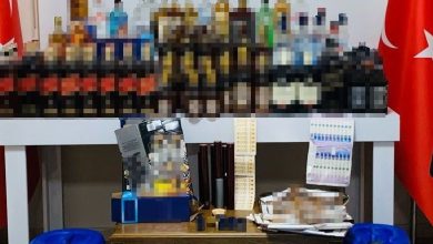 zeytinburnunda depoya sahte alkol baskini 155 sise sahte alkol ve 190 litre etil alkol ele gecirildi 222d9b6c32a1 |