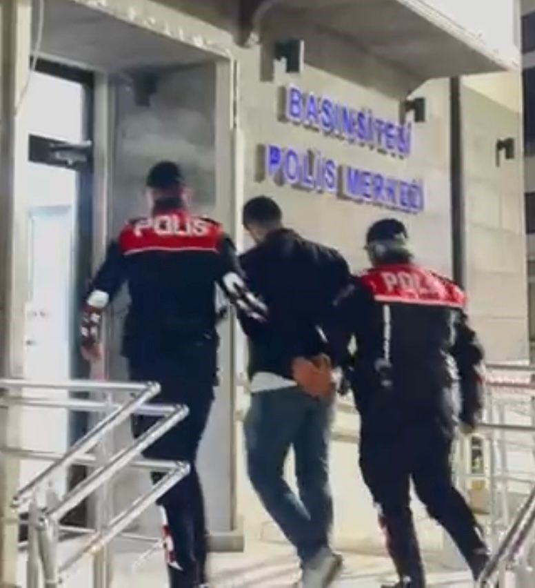 15 yilla aranan cinayet zanlisi izmirde yakalandi db89198fd815 |