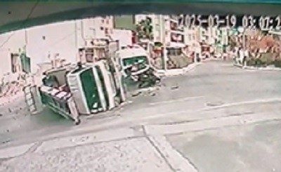 3 aracin karistigi kaza ani kamerada 5821aa66b228 |