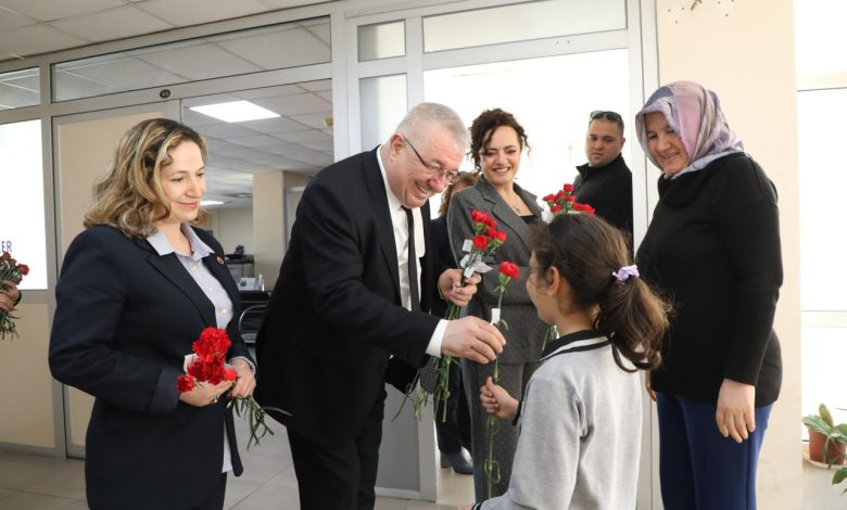 BASKAN ERTAS 8 MART DUNYA EMEKCI KADINLAR GUNUNU KUTLADI 20 |